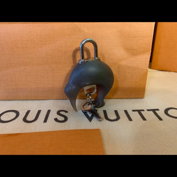 Authentic Louis Vuitton Bag Charm Lock Rare! Limited Edition - Picture 4 of 6
